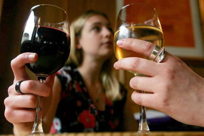 Лечение алкоголизма у женщин. Симптомы и цены